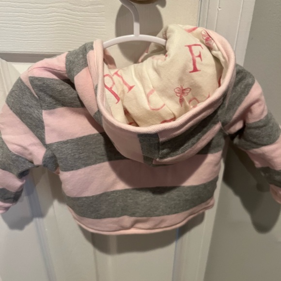 Burt’s Bees 0-3 month hooded sweatshirt - Picture 2 of 3